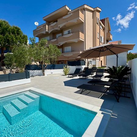 Apartments Toma Novalja Exterior photo